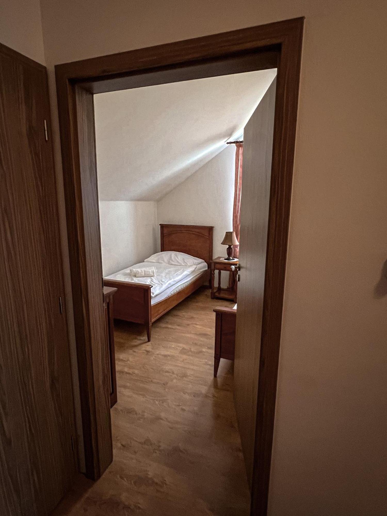 Hotel Lony Mochov Eksteriør billede
