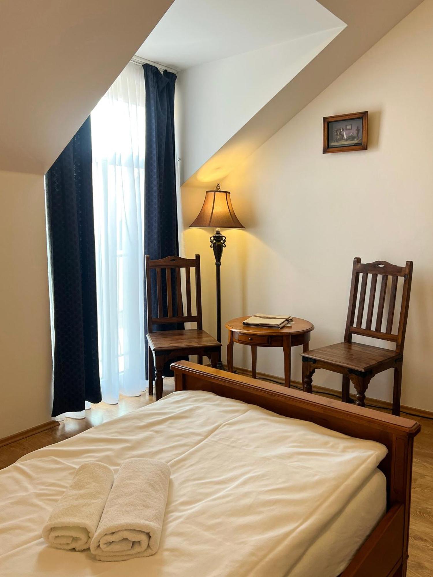 Hotel Lony Mochov Eksteriør billede